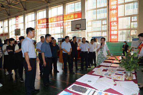 说明: E:\教务处\2023年春季学期\办学成果展\宣传报道\展台展板-学生\7C1A0839.JPG