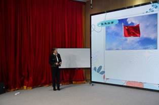 说明: C:\Users\DELL\Desktop\11.24示范课照片\DSC02353.JPG